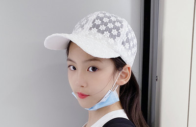 Laste suvine visiiriga pitsist müts