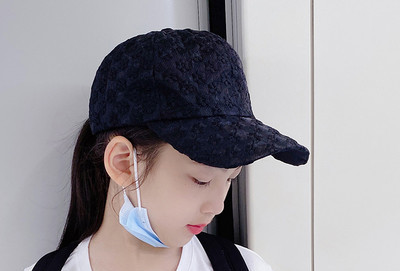 Laste suvine visiiriga pitsist müts