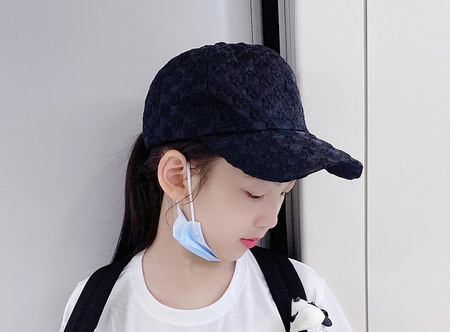 Laste suvine visiiriga pitsist müts