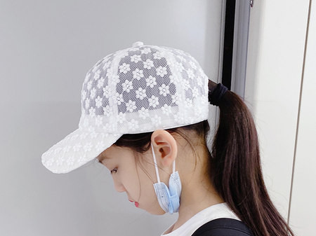 Laste suvine visiiriga pitsist müts