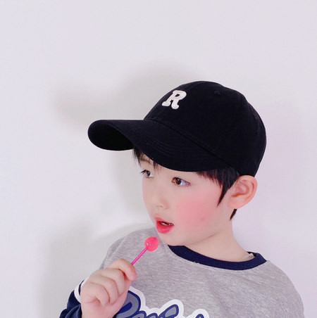 Uue mudeli müts visiiriga poistele ja tüdrukutele