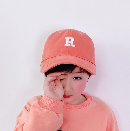 Uue mudeli müts visiiriga poistele ja tüdrukutele