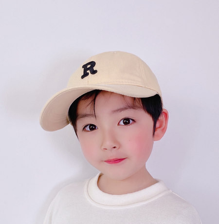 Uue mudeli müts visiiriga poistele ja tüdrukutele