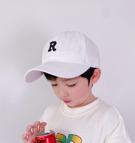 Uue mudeli müts visiiriga poistele ja tüdrukutele