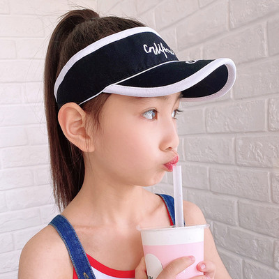 Suvine tekstiilist visiir tikitud kirjaga