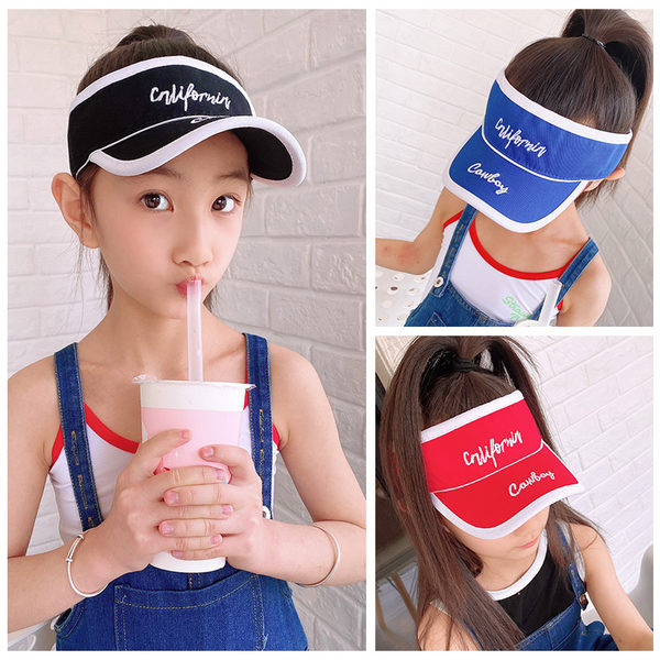 Suvine tekstiilist visiir tikitud kirjaga