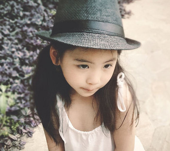 Детска сламена шапка подходяща за лятото