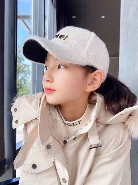 Vabaaja visiiriga lastemüts tüdrukutele