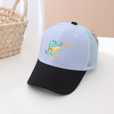 Tikitud aplikatsiooni ja pealdisega lastemüts