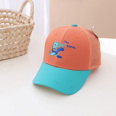 Tikitud aplikatsiooni ja pealdisega lastemüts