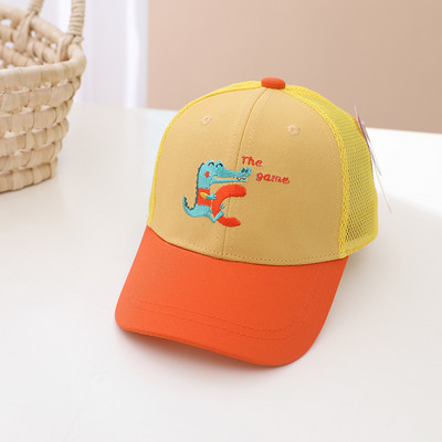 Tikitud aplikatsiooni ja pealdisega lastemüts