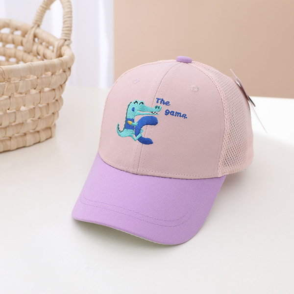 Tikitud aplikatsiooni ja pealdisega lastemüts