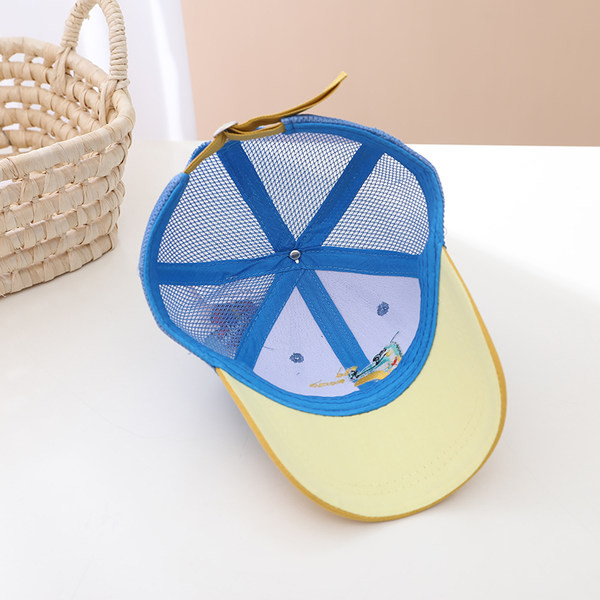 Tikitud aplikatsiooni ja pealdisega lastemüts