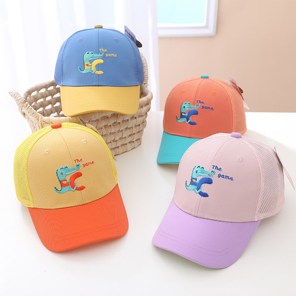 Tikitud aplikatsiooni ja pealdisega lastemüts