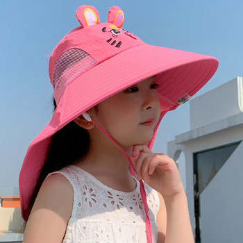 Детска шапка с широка периферия с 3D елементи