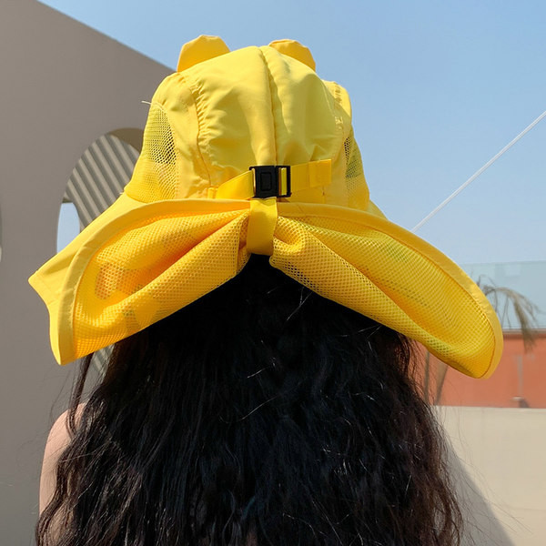 Laia äärega 3D elementidega lastemüts