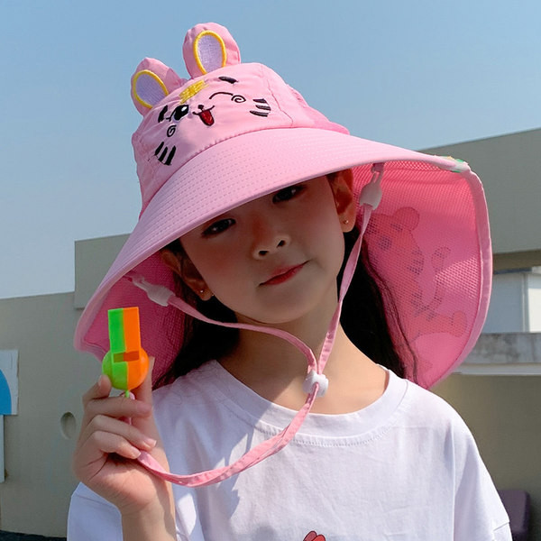 Laia äärega 3D elementidega lastemüts