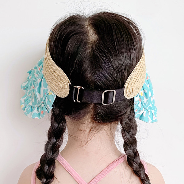 Suure äärega ja lillemotiividega suvine päikesekaitsemüts