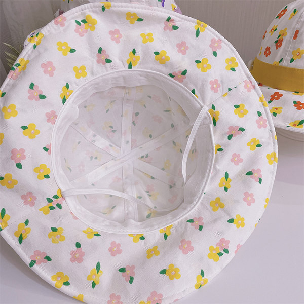 Tekstilni šešir sa širokim obodom i cvjetnim uzorkom