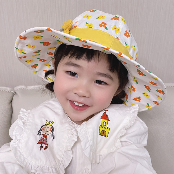 Tekstilni šešir sa širokim obodom i cvjetnim uzorkom