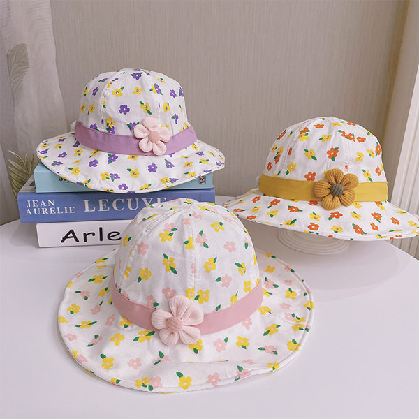 Tekstilni šešir sa širokim obodom i cvjetnim uzorkom
