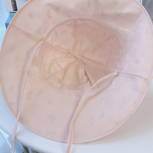 Casual suvemüts aplikatsiooni ja paelaga