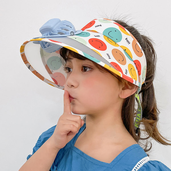 Värviline tekstiilist visiir ventilaatoriga