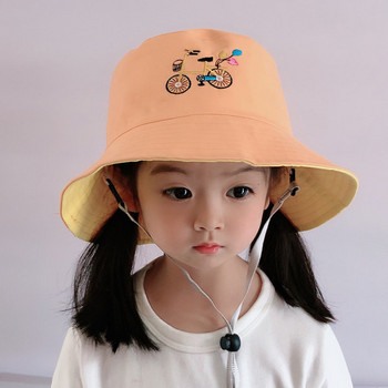 Детска шапка с бродерия и връзки 