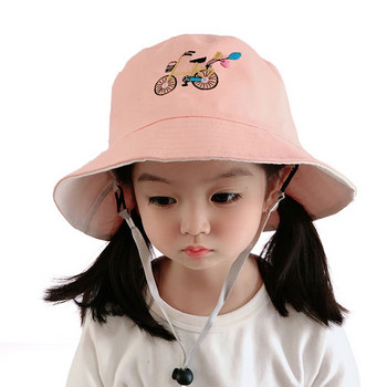Детска шапка с бродерия и връзки 