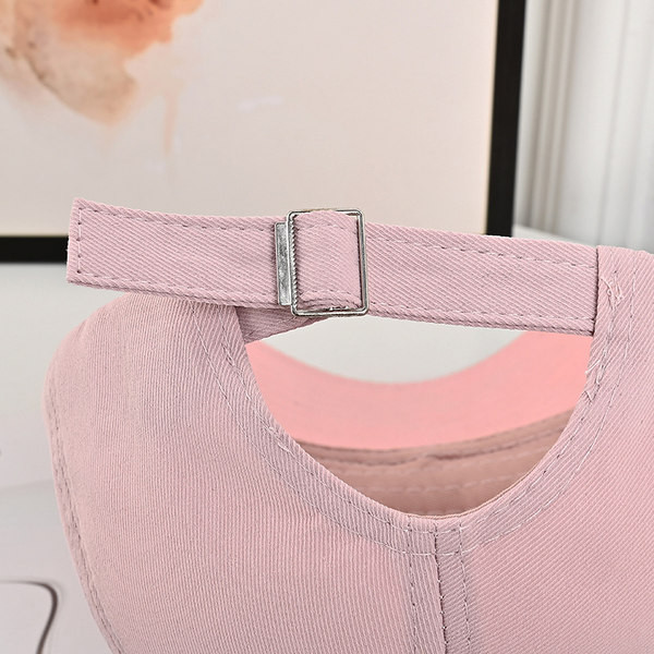 Svakodnevna dječja kapa s izvezenim natpisom