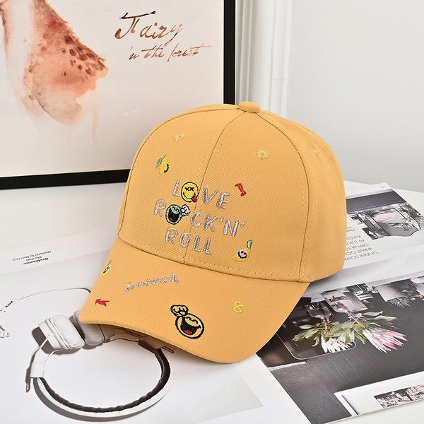 Svakodnevna dječja kapa s izvezenim natpisom