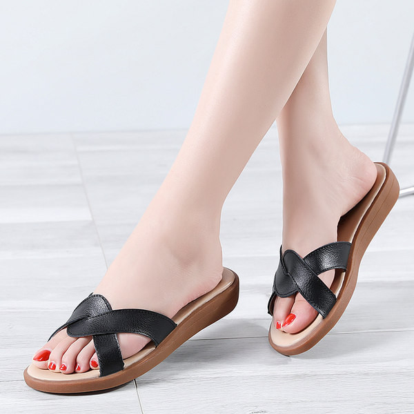 Ženske casual papuče s poprečnim remenima od eko kože