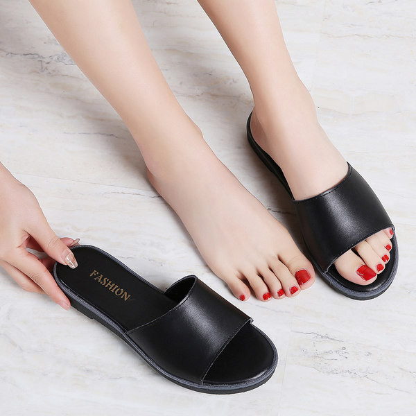 Ženske ljetne papuče od umjetne kože s ravnim potplatom