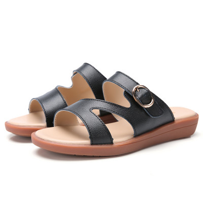 Ženske kožne papuče s ravnim potplatom i kopčom