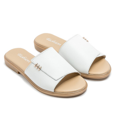 Ženske casual papuče od umjetne kože s metalnim elementom