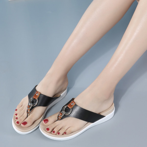 Casual papuče od eko kože sa metalnim ukrasom