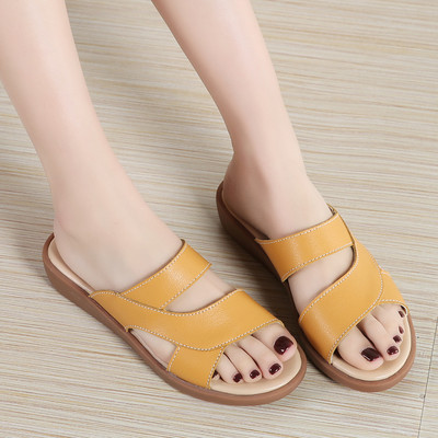 Įprastos vasarinės šlepetės su ekologiškos odos dirželiais