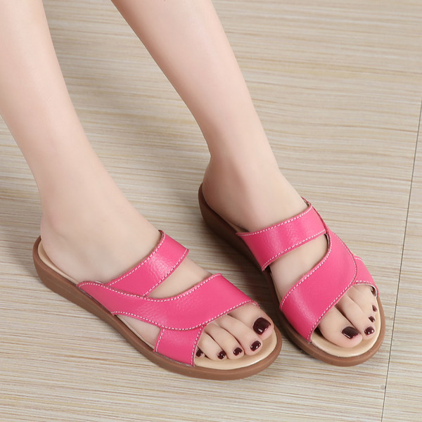 Įprastos vasarinės šlepetės su ekologiškos odos dirželiais