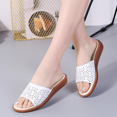 Ženske neklizajuće papuče od eko kože