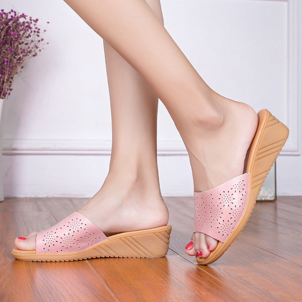 Ženske neklizajuće papuče od eko kože