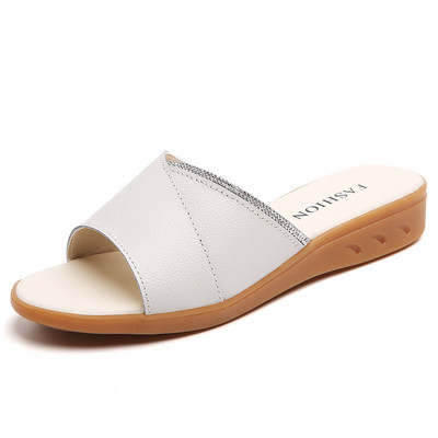 Γυναικείες casual παντόφλες από οικολογικό δέρμα με διακοσμητικές πέτρες