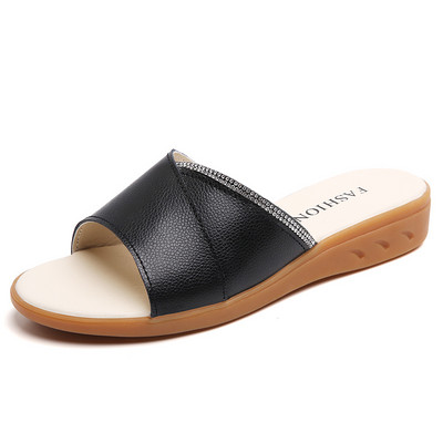 Γυναικείες casual παντόφλες από οικολογικό δέρμα με διακοσμητικές πέτρες