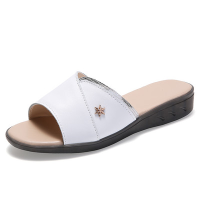 Γυναικείες casual παντόφλες από οικολογικό δέρμα με διακοσμητικές πέτρες