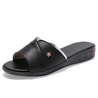 Γυναικείες casual παντόφλες από οικολογικό δέρμα με διακοσμητικές πέτρες