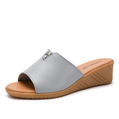 Ženske papuče s remenčićima od eko kože i ukrasnim kamenčićima