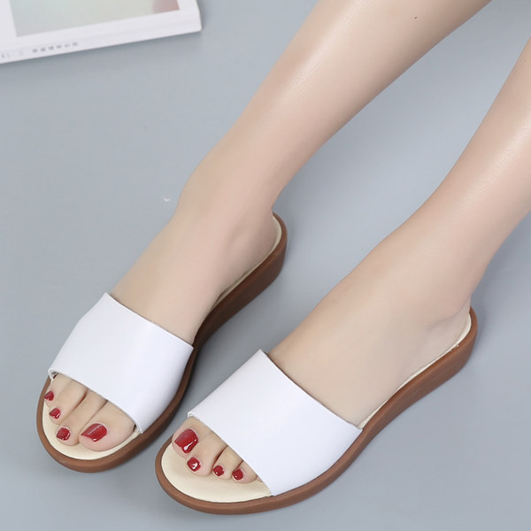 Naiste vabaaja sussid kunstnahast - mitut värvi