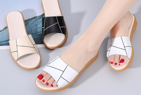 Ali model ležernih papuča s ravnim potplatom od umjetne kože