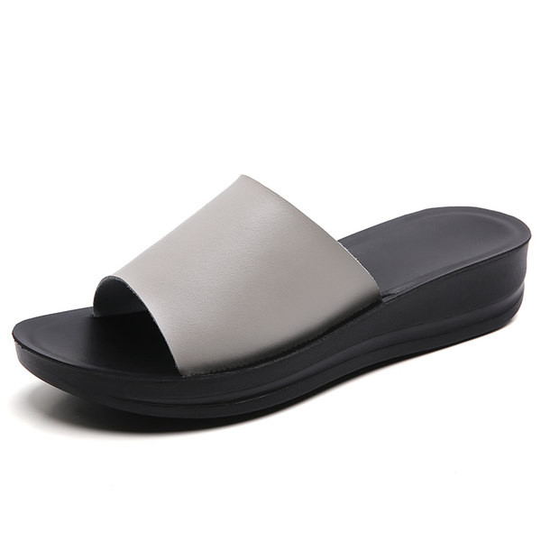 Ženske papuče običan model sa remenom od eko kože