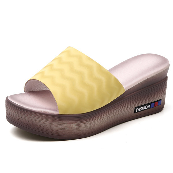 Novi model ženskih papuča sa platformom od 6,5 cm