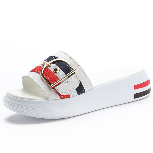 Metallist pandlaga kunstnahast naiste sussid